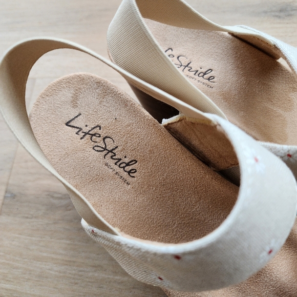 Lifestride flower wedges size 7! - Picture 5 of 7